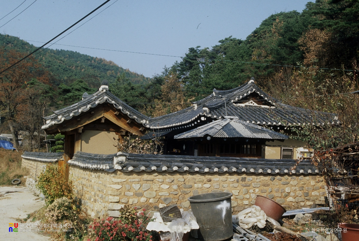 안동 마령동 기와 까치구멍집