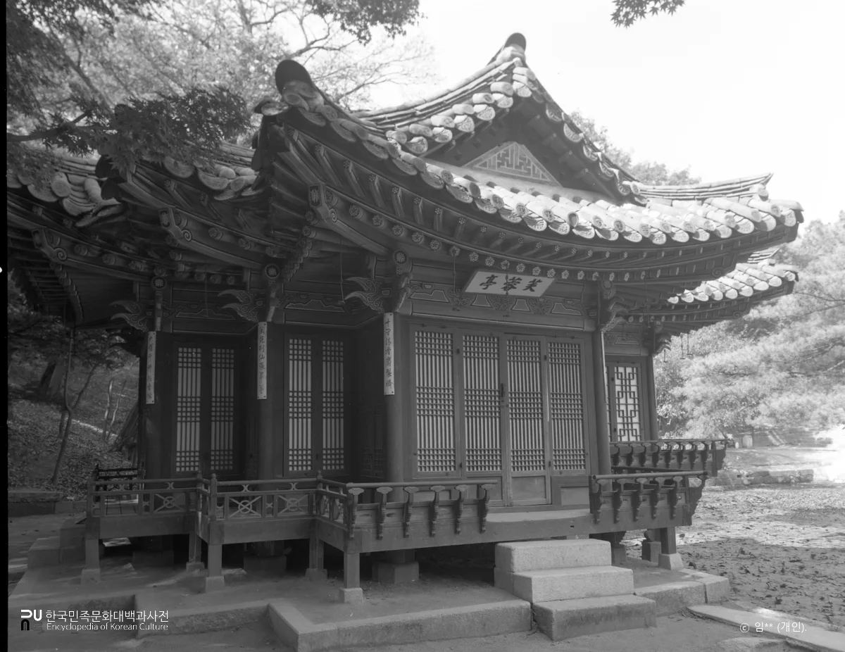 청덕궁의 부용정 모습