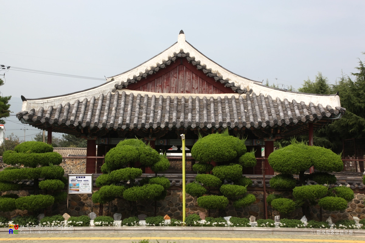 거제현 관아 중 기성관 좌측면