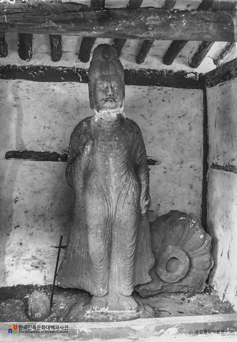 금천 영파리 석조보살입상