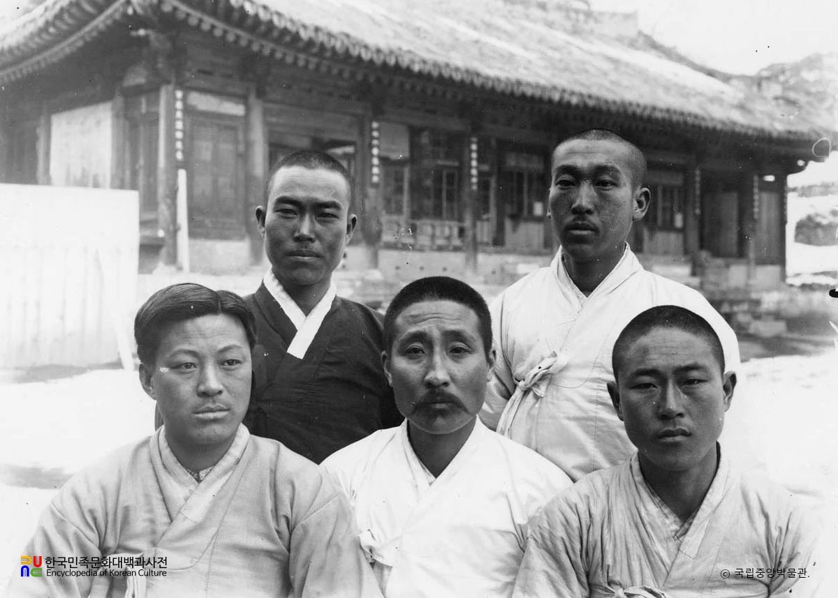 평안북도 강계군 남자들의 모습