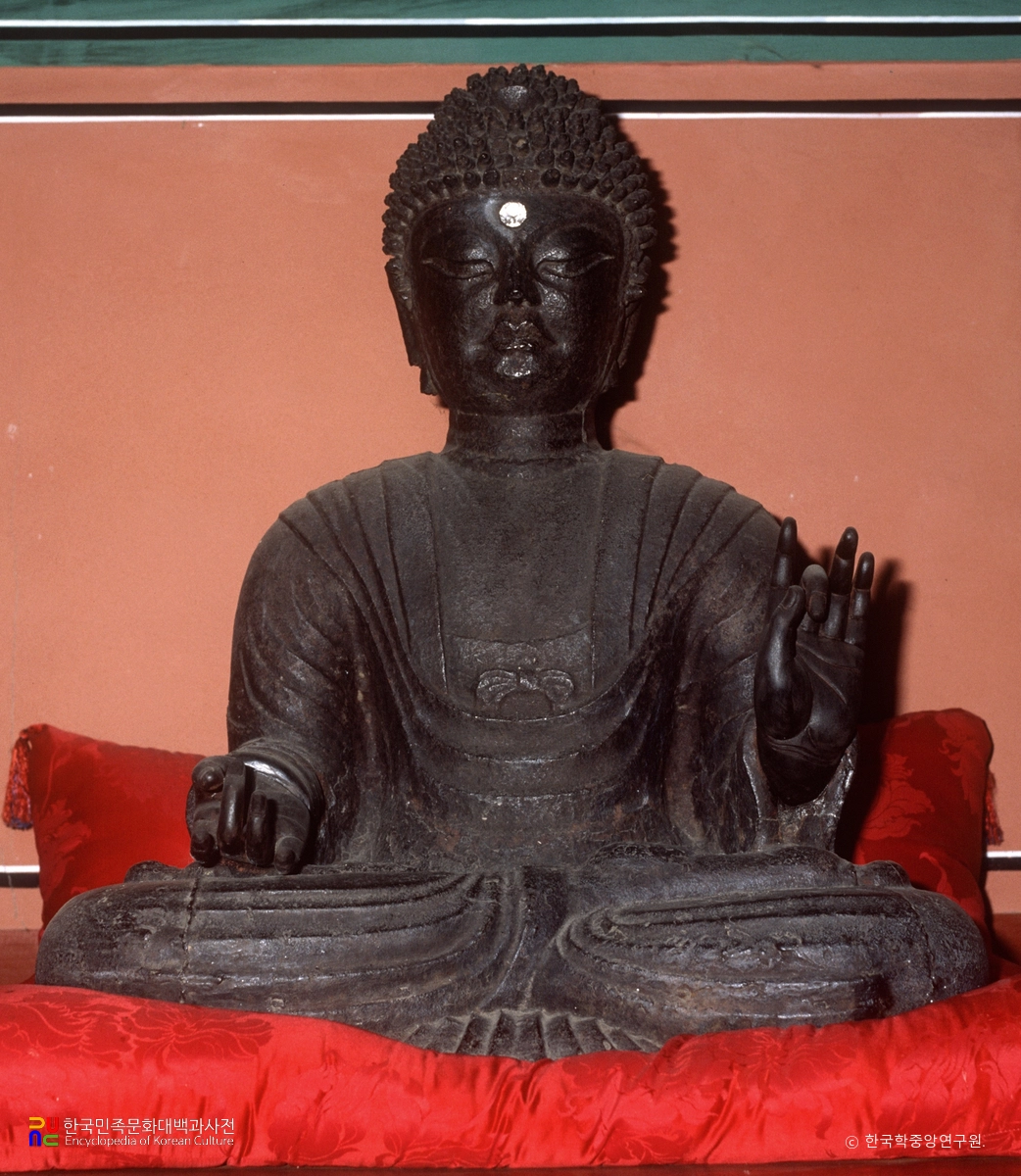 충주 철조여래좌상