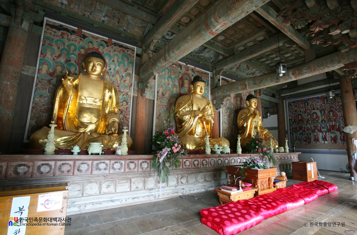 경주 기림사 소조비로자나삼불좌상