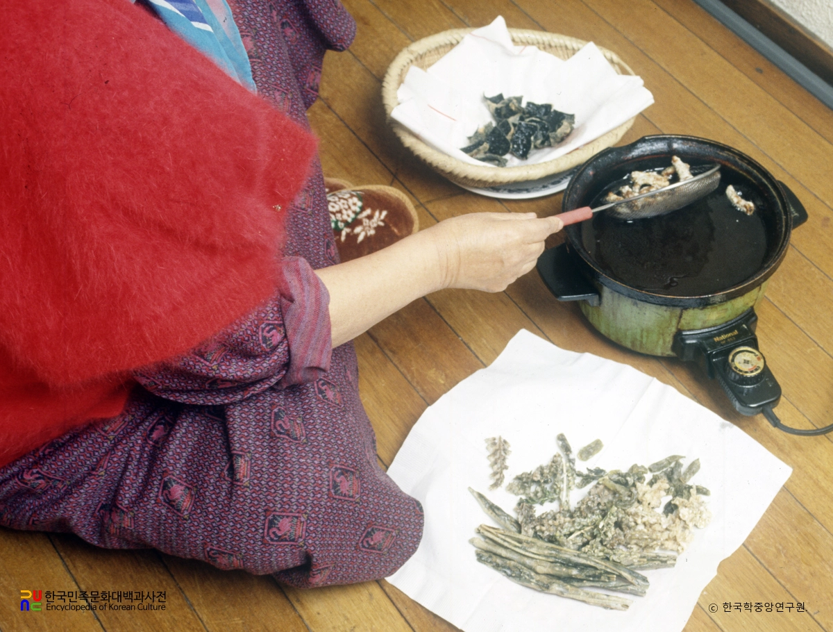 부각 튀기는 장면