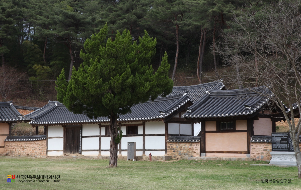 산청 도천서원과 신안사재 전경