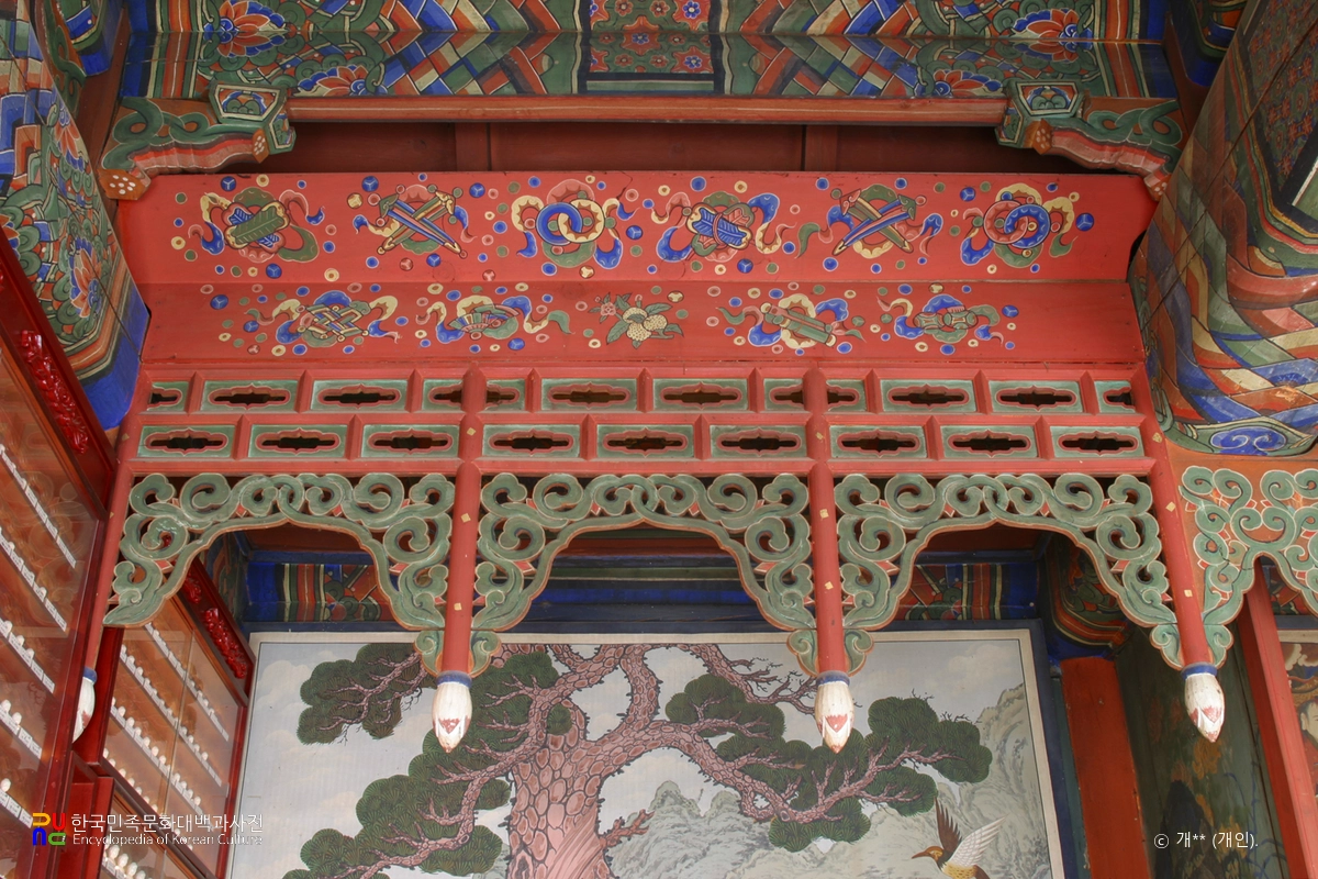 남양주 봉선사 삼성각의 닫집