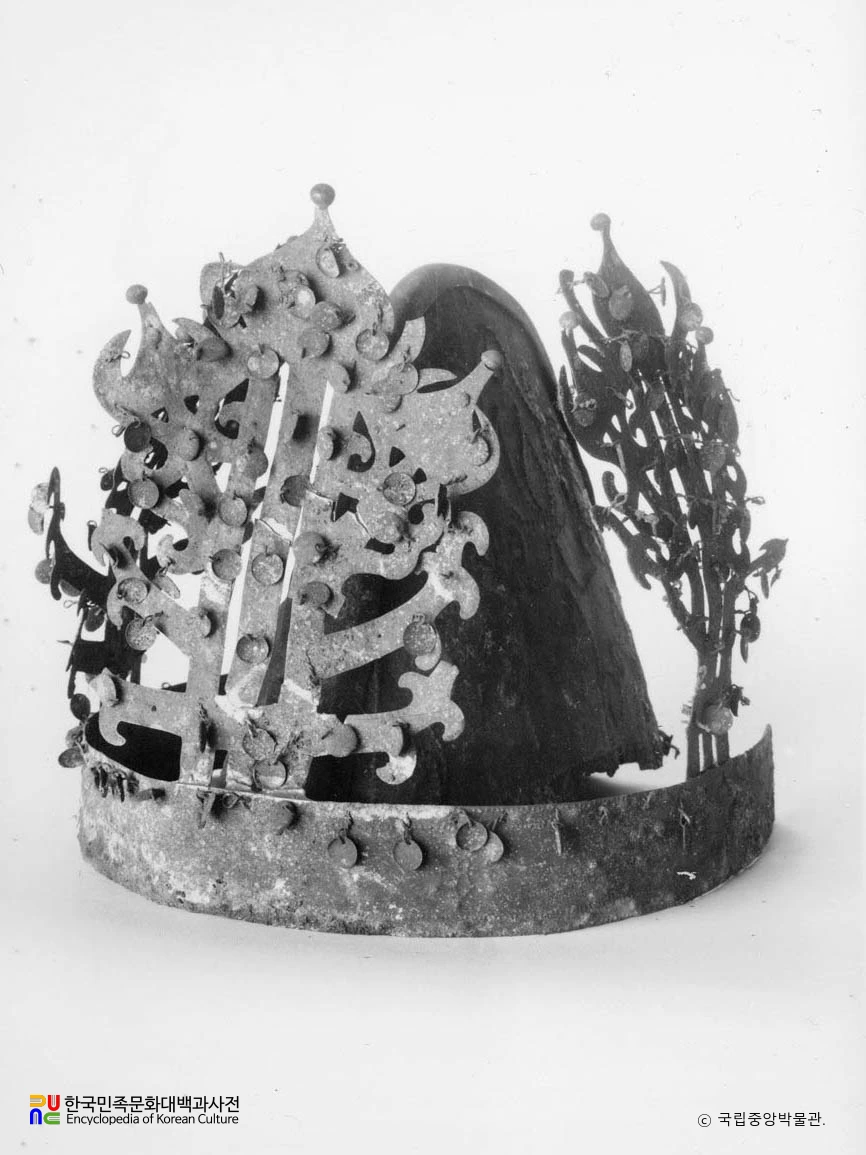 전남 나주 신촌리 고분군 9호분 금동관