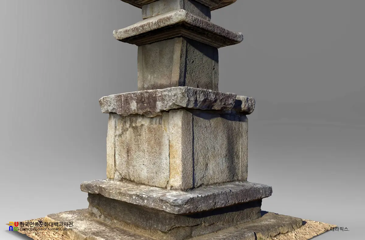 부여 세탑리 오층석탑 정측면 기단부