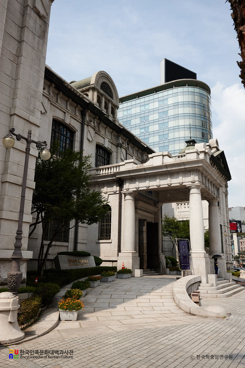 서울 한국은행 본관 주랑현관