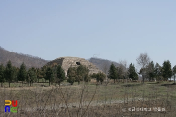 집안 장군총과 그 주변