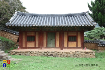 밀양향교 동무 정면