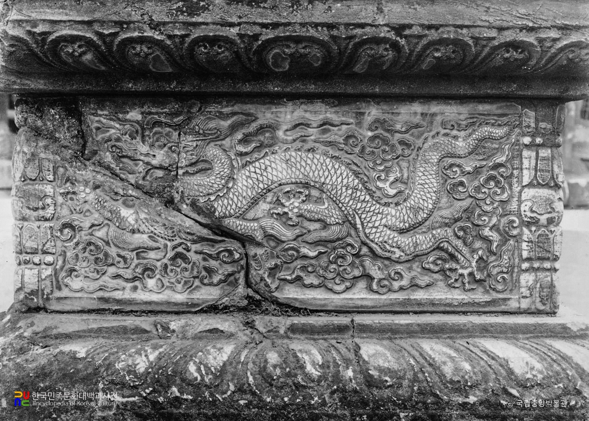 여주 신륵사 다층석탑 기단 서면 용문