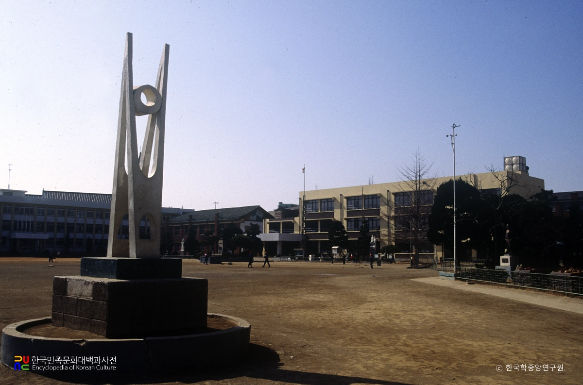 군산중앙국민학교