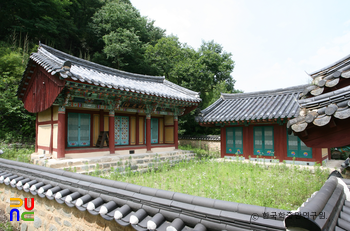 김천 섬계서원 세충사 정측면