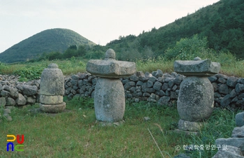 마산 의림사 부도군