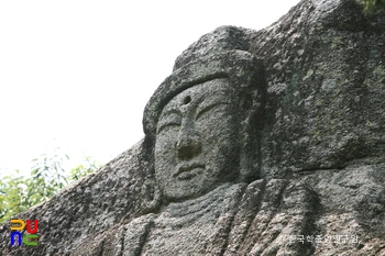 천안 삼태리 마애여래입상 부분