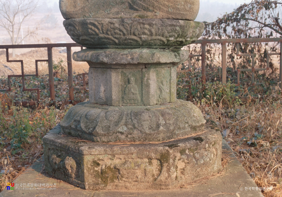 마애석조비로자나불좌상