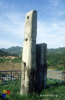 산청 단속사지 당간지주 후측면