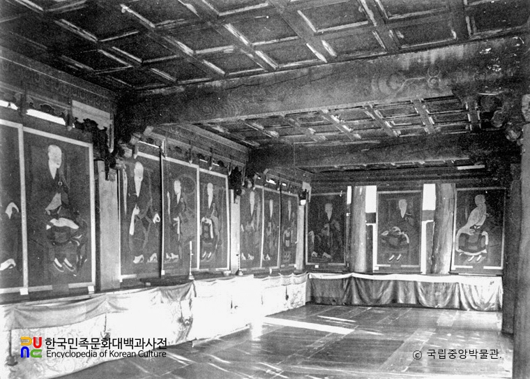 순천 송광사 국사전 내부 십육국사 진영