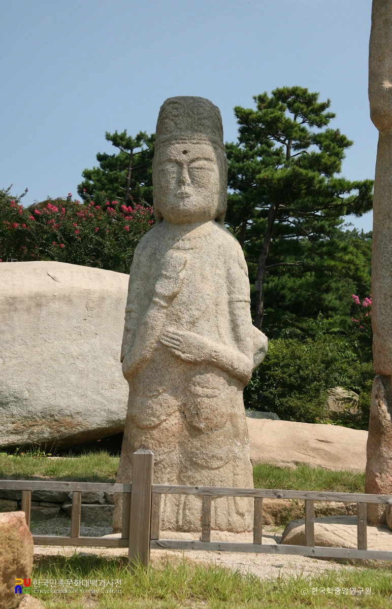 당진 안국사지 석조여래삼존입상 / 우협시보살