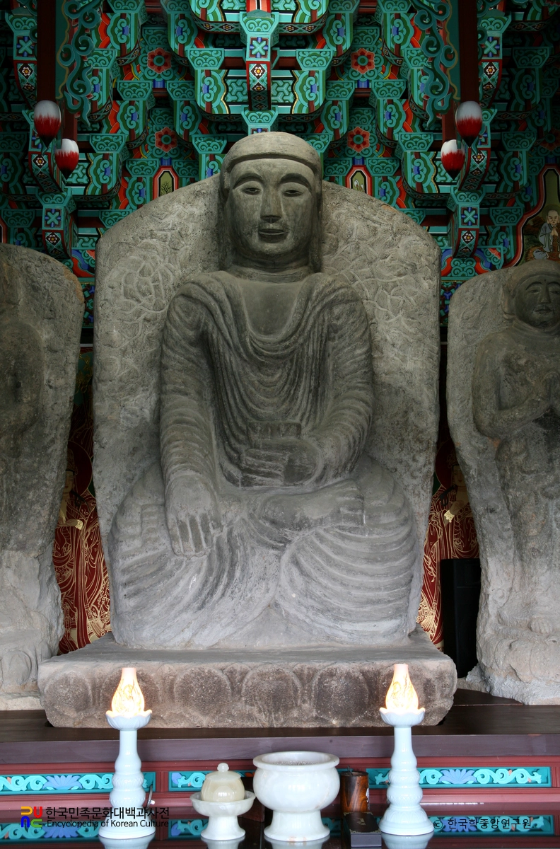 진도 용장사 석불좌상 본존