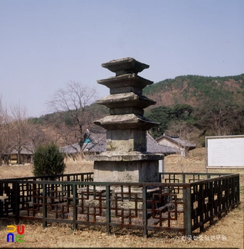 공주 신원사 오층석탑