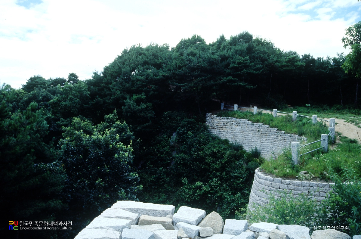 이천 설봉산성 성벽