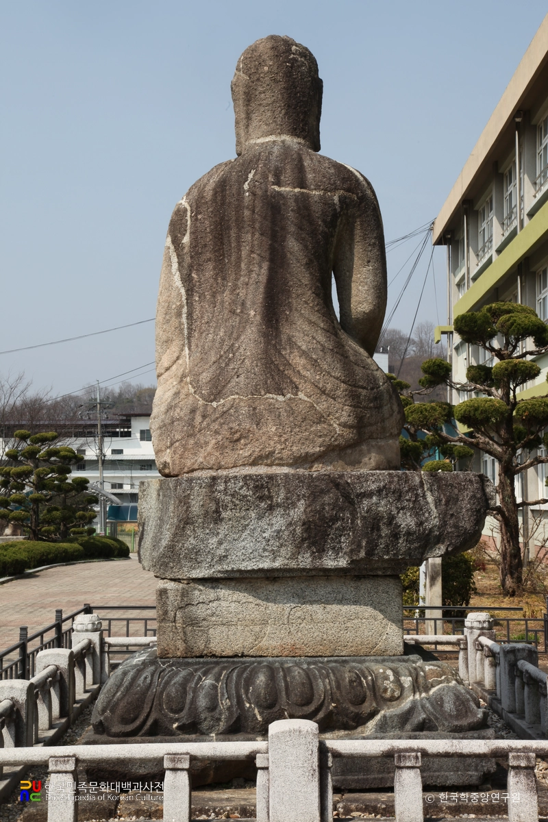 함양 교산리 석조여래좌상 후면