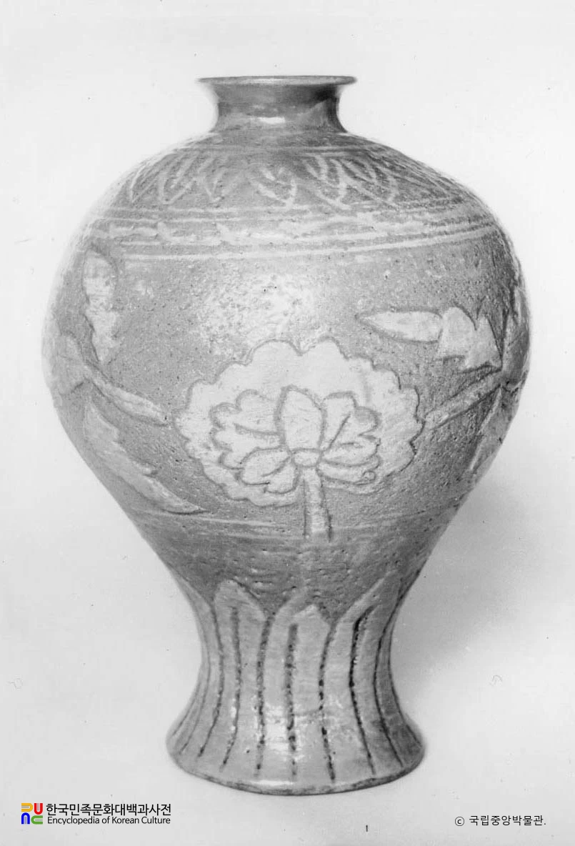 분청사기 박지 모란문 매병