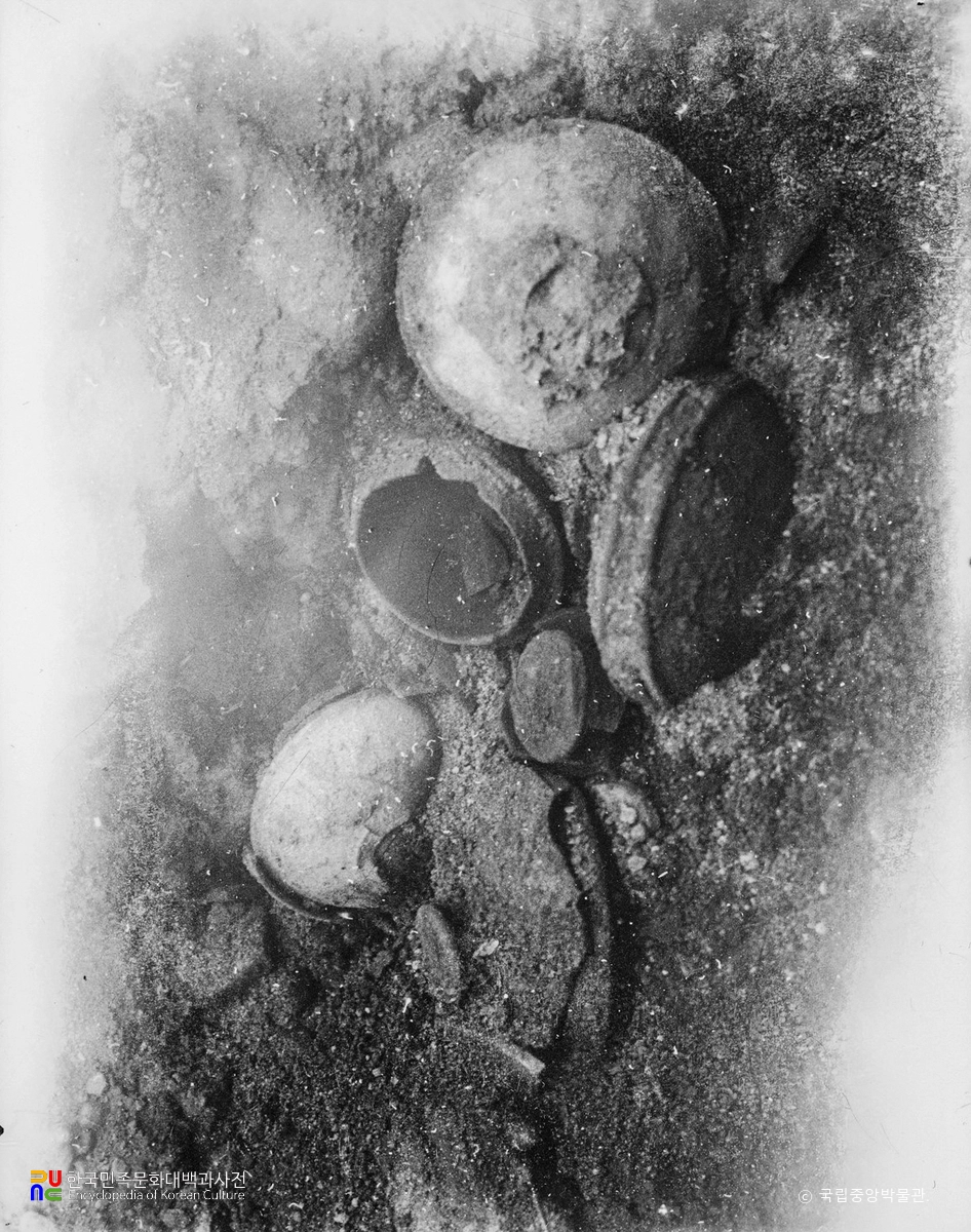 경주 정혜사지 십삼층석탑에서 발굴된 토기