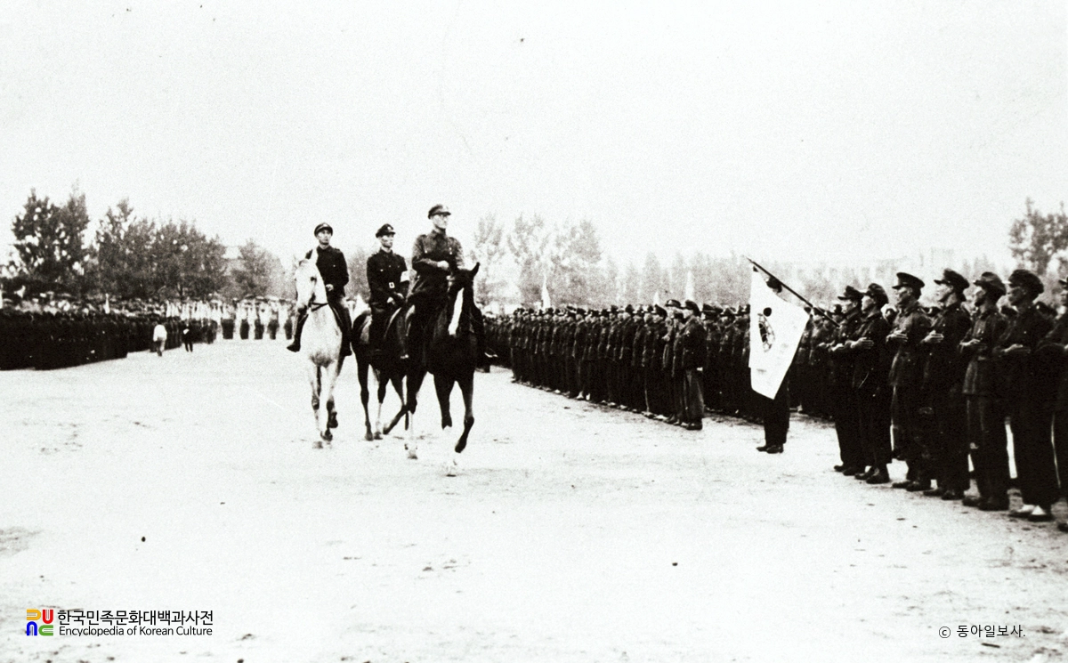 한국민족청년단 사열식 / 이범석