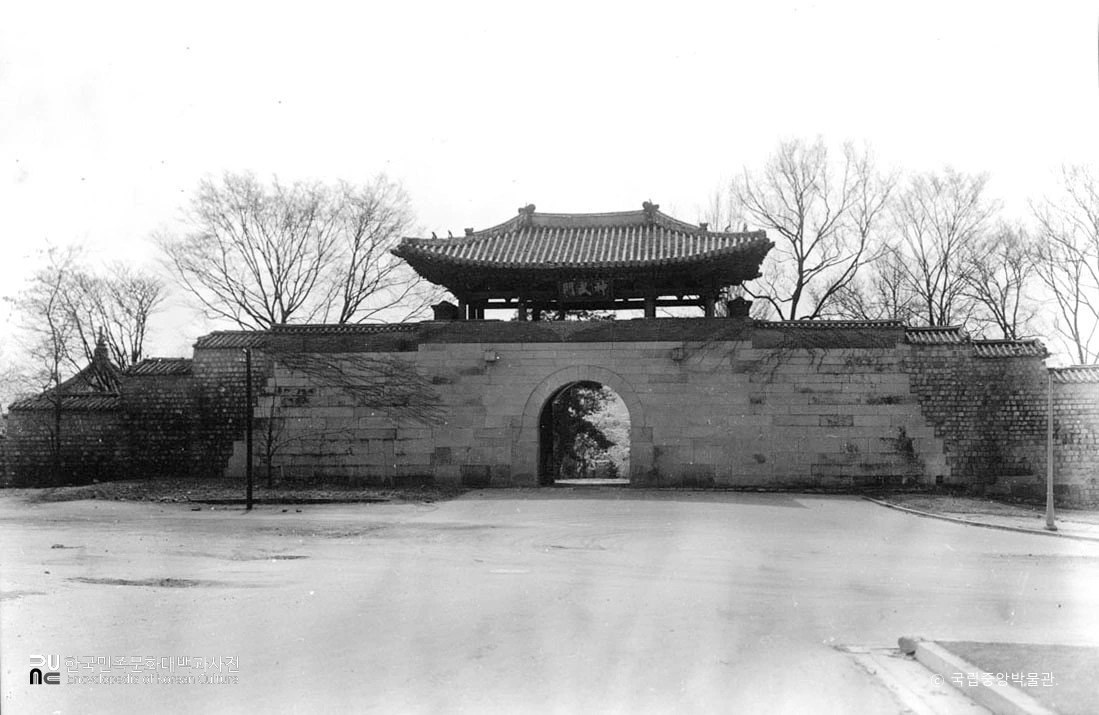 서울 경복궁 중 신무문 전경