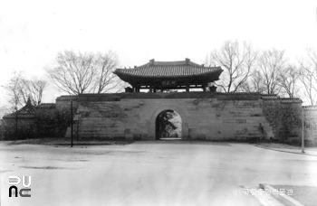 서울 경복궁 중 신무문 전경