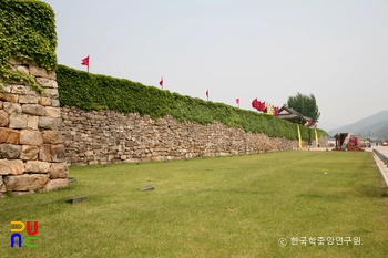 서산 해미읍성 진남문 우측 성벽