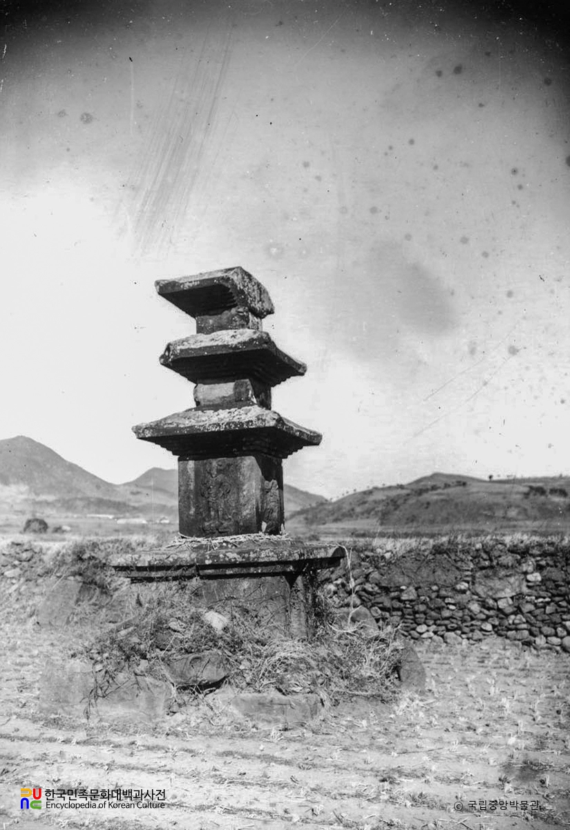 영양 현리 삼층석탑 정측면