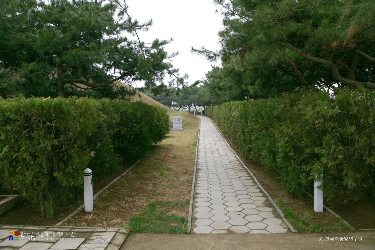 강서 세무덤 중 대묘 후측 오솔길