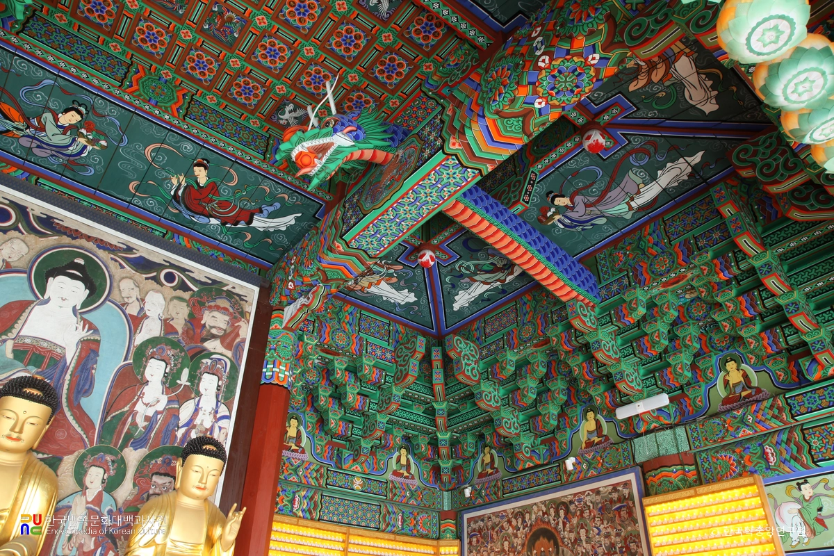 진주 응석사 대웅전 내부