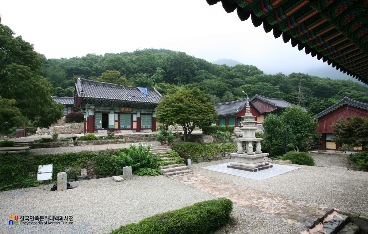 강진 정수사 대웅전 일대