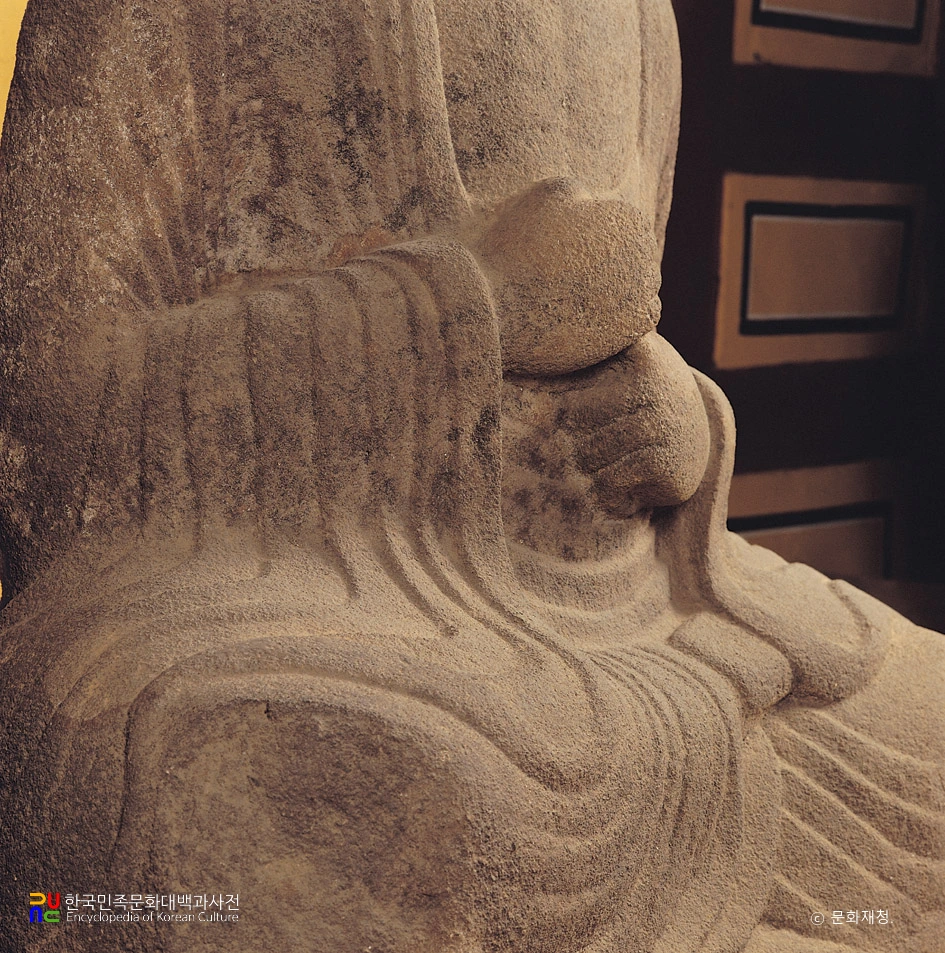 예천 청룡사 석조비로자나불좌상의 수인