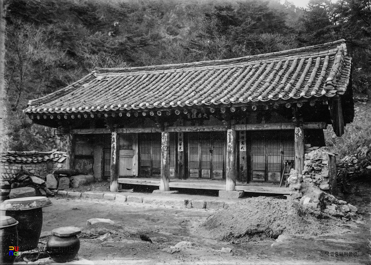 가평 현등사 대군위실 정측면