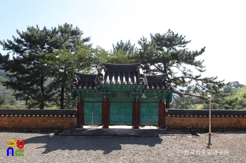 창녕 영산향교 중 내삼문 후면