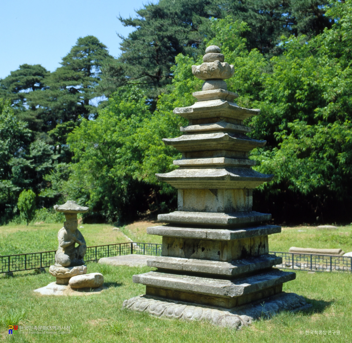 강릉 신복사지 삼층석탑