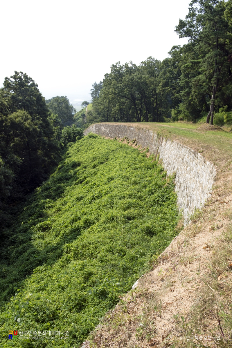 안성 죽주산성 성벽