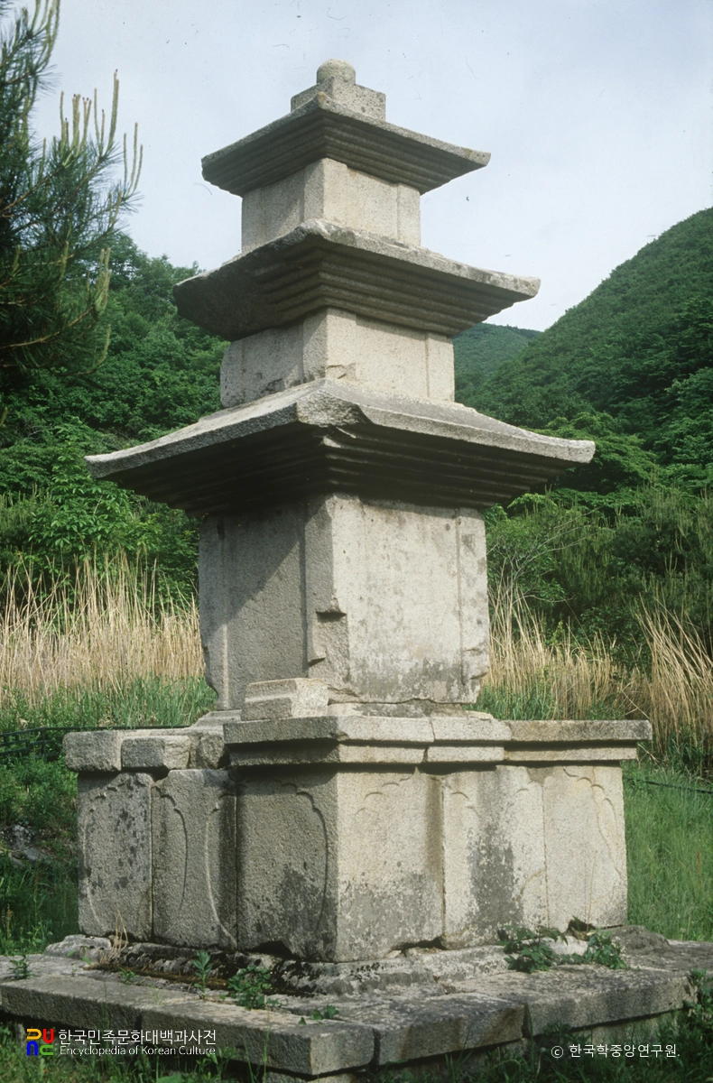 경주 무장사지 삼층석탑