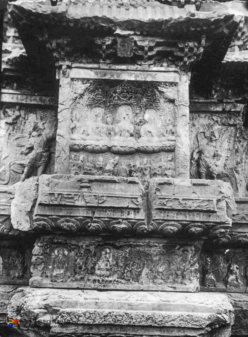 개성 경천사지 십층석탑 기단부와 일층 탑신