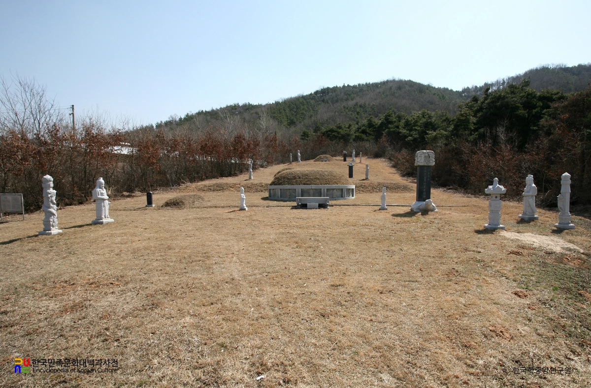 진천 이영남 장군 묘소