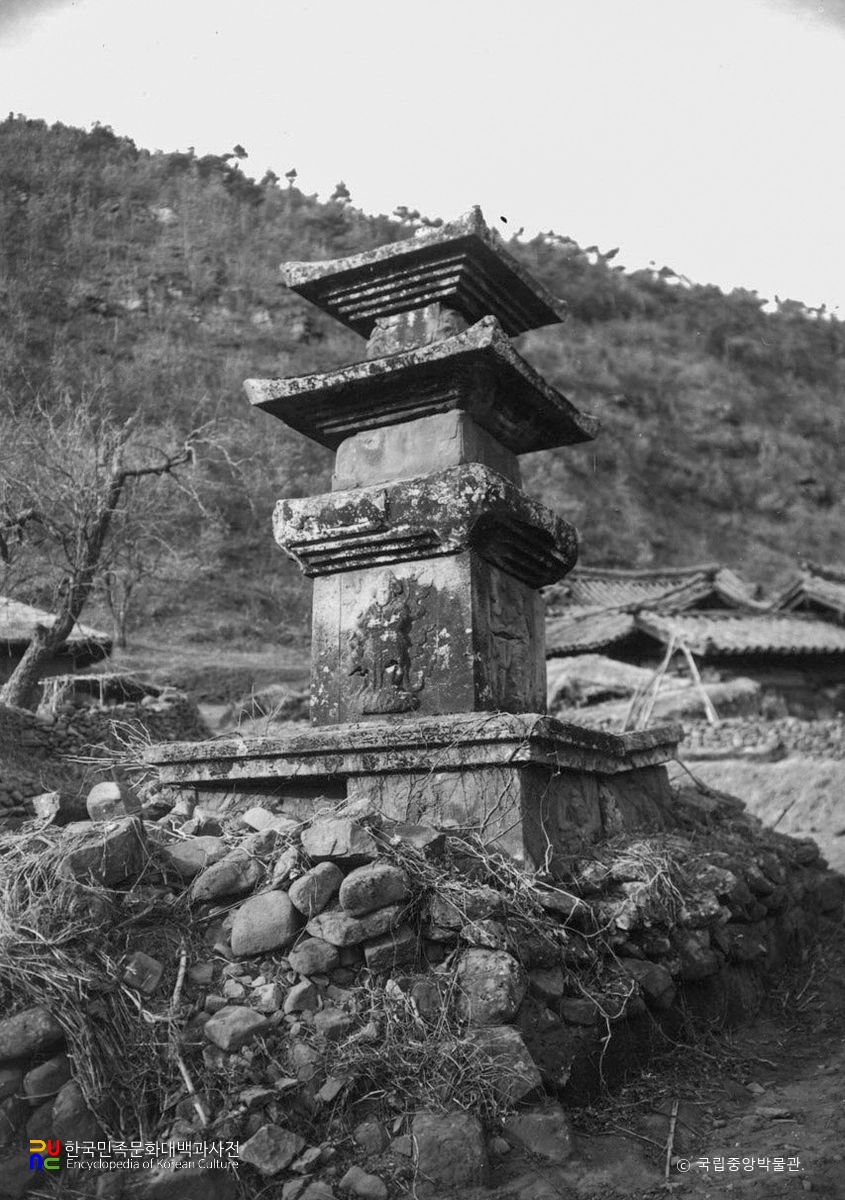 영양 화천리 삼층석탑 정측면