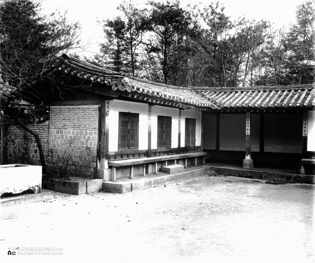 창덕궁 후원 연경당 장양문 동익랑