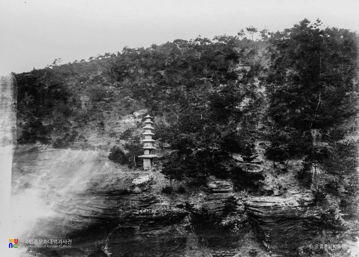 화순 운주사 칠성바위와 칠층석탑