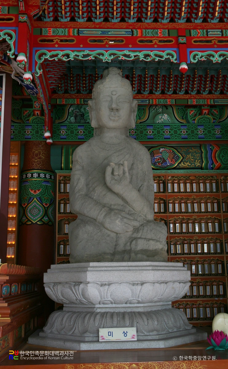 청주 용화사 석조불상군 / 보살좌상